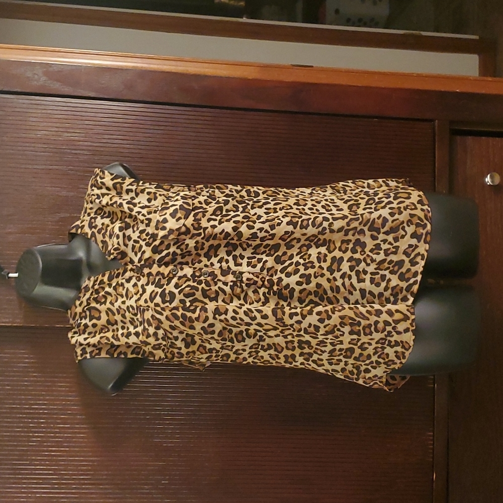 Sleeveless shear top